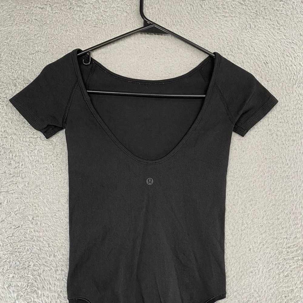 Lululemon Bodysuit Womens 2 / XS Seek Simplicity Short‎ Sleeve Low Back Ribbed